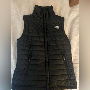 North face Black puff vest. In great condition. Size small